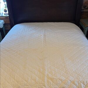 Luxurious Cream Quilted Bedspread